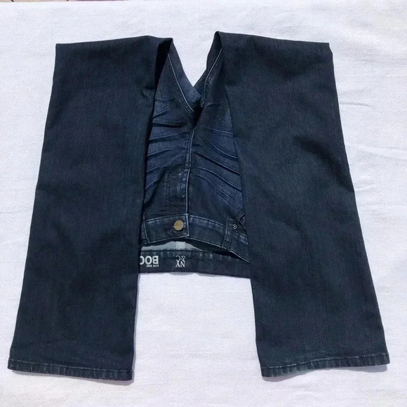NYC Low Rise Bootcut Blue Jeans Sz 4P - Picture 6 of 8